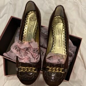 Juicy Couture Brown Patent and Gold chain shoes. Size 9B. Made in Italy. W box